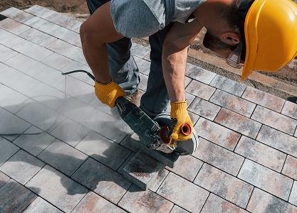 Cięcie materiałów budowlanych na przecinakach szwów